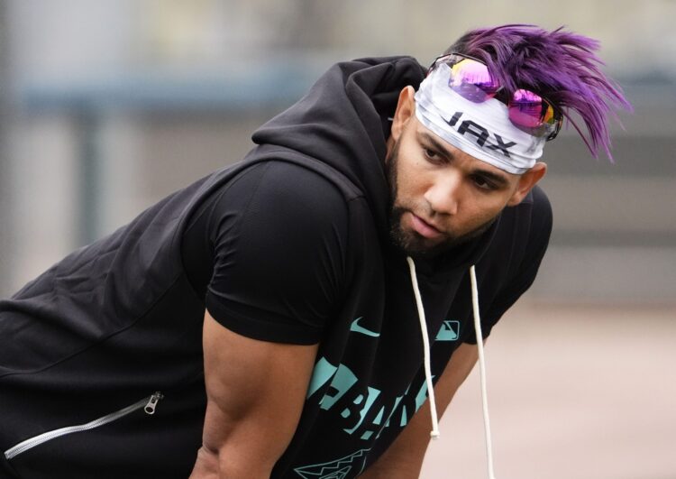 El cubano Lourdes Gurriel Jr. fue puesto en asignación por los Diamondbacks de Arizona en la MLB. Foto: @mlbtraderumors / X.