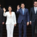 La presidenta de Perú, Keiko Fujimori (c-i), y el secretario de Estado de Estados Unidos, Marco Rubio (c-d), posan junto al ministro de Relaciones Exteriores, Carlos Espá (i), y el embajador de Estados Unidos en Lima, Bernie Navarro, este jueves en Lima (Perú). Foto: Paolo Aguilar/EFE.