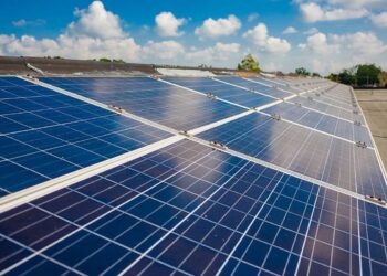 La principal apuesta del Gobierno cubano ante la crisis eléctrica ha sido la energía solar, principalmente con apoyo chino. Foto: Empresa Eléctrica de Granma.