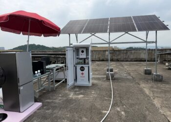 Sistema solar donado por China a Cuba. Foto: @EmbHuaXin / X.