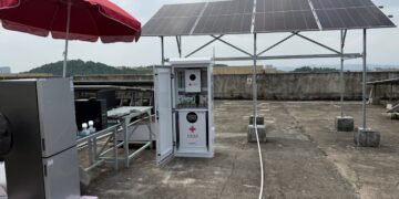 Sistema solar donado por China a Cuba. Foto: @EmbHuaXin / X.