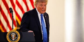 Trump durante un encuentro con legisladores republicanos en el Jardín de las Rosas, en la Casa Blanca, el 2 de septiembre de 2026. Foto: Samuel Corum/EFE/EPA/ POOL.