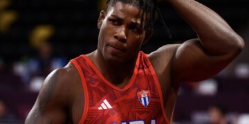 Arturo Silot firmó el único triunfo cubano en la sexta fecha del Campeonato Mundial de Luchas Astaná 2026. Foto: UWW.