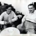 El escritor Manuel Pereira (i) en 1970, con 22 años, al lado de su maestro José Lezama Lima. Foto: Revista Zenda / Archivo.