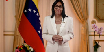 Delcy Rodríguez se dirigió al país, poco antes de la conferencia de prensa convocada por la líder opositora María Corina Machado, el primero desde el retorno de la premio nobel al país, el pasado domingo. EFE/ Canal Estatal VTV.