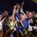 El presidente de Brasil, Luiz Inácio Lula da Silva (c-d), pronuncia un discurso junto a su esposa, Rosângela da Silva (2-i), el diputado federal André Janones (c-i) tras ganar las elecciones presidenciales. Foto: EFE/ Sebastião Moreira.