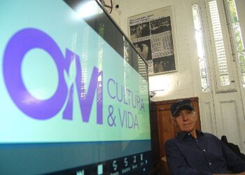 Juan Dávila, fundador y director de la Om Meditación en el restaurante Fangio, del hotel Claxon, de La Habana. Foto: AMD.