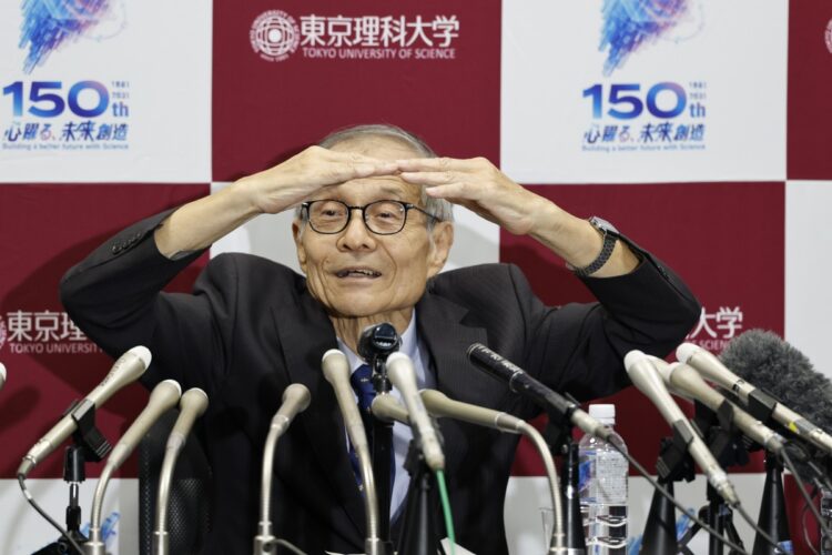 Uno de los premiados hoy en Química, el japonés Kenso Soai. Foto: FRANCK ROBICHON /EFE/EPA.