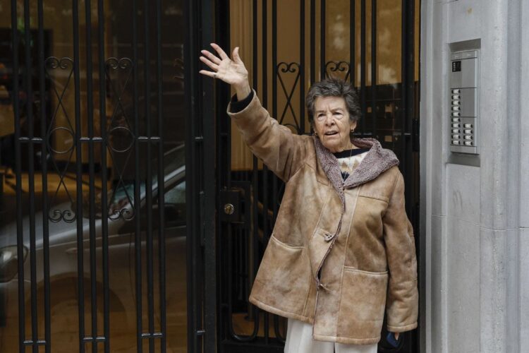 Fotografía de archivo, tomada el 29/10/2025, de Maricarmen Abascal, la mujer de 87 años desahuciada el pasado 23 de septiembre en Madrid, que ha muerto este miércoles, tras quince días hospitalizada. Foto: EFE/Archivo/Sergio Pérez