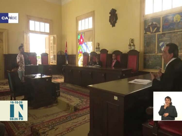 Penas a acusados en Moa, Holguín, por robo de 1248 litros de aceite dieléctrico. Foto: YouTube/Canal Caribe.