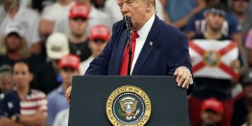 Trump dice que detendrá uno de los barcos de EEUU cerca de Cuba al regreso de Irán. Foto: YouTube/FOX 4 Dallas-Fort Worth.