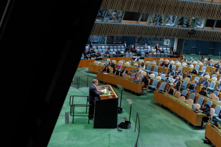La Asamblea General de las Naciones Unidas celebró este 28 de octubre la sesión plenaria anual para debatir y votar una resolución que exige el fin del bloqueo comercial y financiero estadounidense contra Cuba. Foto: EFE/EPA/OLGA FEDOROVA.
