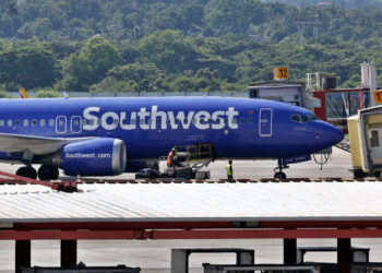 Avión de la aerolínea estadounidense Soutwest este lunes, en el aeropuerto internacional José Martí, en La Habana. Foto: Ernesto Mastrascusa/EFE