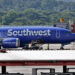 Avión de la aerolínea estadounidense Soutwest este lunes, en el aeropuerto internacional José Martí, en La Habana. Foto: Ernesto Mastrascusa/EFE