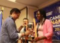 La Gran Maestra Oleiny Linares (d), de Cuba, triunfó en la convocatoria absoluta para mayores de 35 años, en el Campeonato Panamericano Máster y Sénior de Ajedrez de San Salvador 2026. Foto: Confederación de Ajedrez de América.