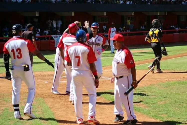 Las Avispas de Santiago de Cuba han comenzado a todo tren la 65 Serie Nacional de Béisbol. Foto: Tomada del perfil de Facebook Avispas de Santiago de Cuba.
