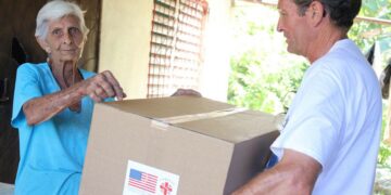 Entrega de ayuda humanitaria de EE.UU. por la Iglesia católica en Cuba. Fto: Tomada del perfil de Facebook de Cáritas Cuba / Archivo.