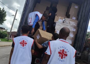 Entrega en Pinar del Río por la organización católica Cáritas de ayuda humanitaria de EE.UU. Foto: Cáritas-Pinar del Río / Facebook.