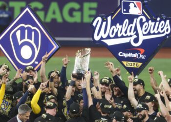 Los Cerveceros de Milwaukee celebran su título en la Serie Mundial 2026 de la MLB. Foto: Gary Bogdon / EFE / EPA.