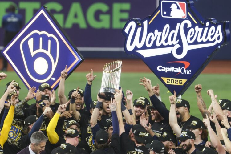 Los Cerveceros de Milwaukee celebran su título en la Serie Mundial 2026 de la MLB. Foto: Gary Bogdon / EFE / EPA.
