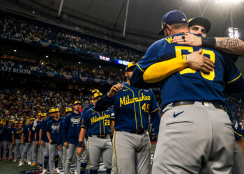 Los Cerveceros Milwaukee están a un paso de coronarse en la Serie Mundial de la MLB. Foto: @Brewers / X.