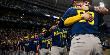 Los Cerveceros Milwaukee están a un paso de coronarse en la Serie Mundial de la MLB. Foto: @Brewers / X.