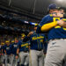 Los Cerveceros Milwaukee están a un paso de coronarse en la Serie Mundial de la MLB. Foto: @Brewers / X.