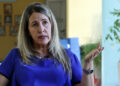 La ministra de Educación de Cuba, Naima Ariatne Trujillo Barreto, habla durante una entrevista con EFE. Foto: Ernesto Mastrascusa / EFE.