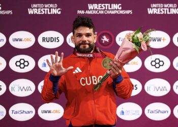 Luis Alberto Orta en el podio del Campeonato Mundial de Luchas Astana 2026. Foto: UWW