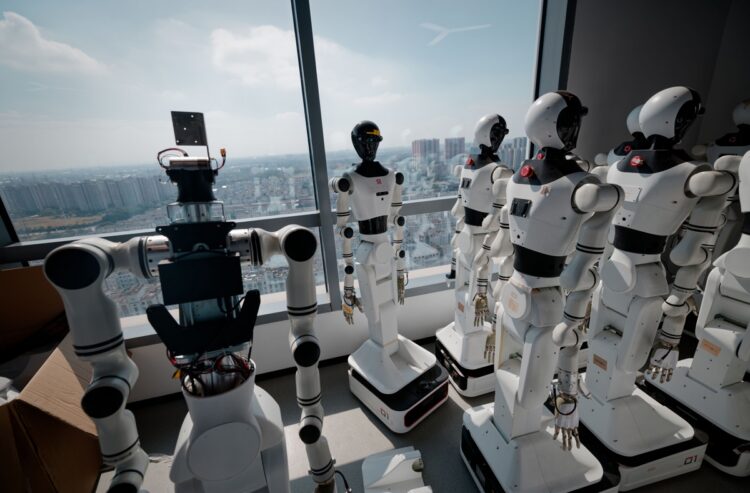 Changzhou (China), 23/10/2026.- Robots humanoides. Foto: EFE/EPA/ALEX PLAVEVSKI (Archivo).