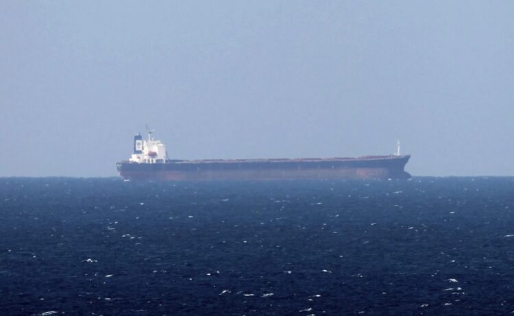 Petroleros cruzando el estrecho de Ormuz. Foto: Ali Haider/EFE.
