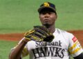 El cubano Liván Moinelo volvió a brillar con los Halcones de SoftBank. Foto: NPB.
