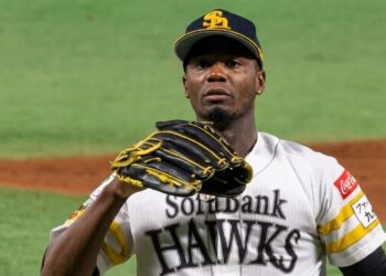 El cubano Liván Moinelo volvió a brillar con los Halcones de SoftBank. Foto: NPB.
