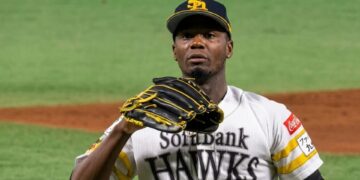 El cubano Liván Moinelo volvió a brillar con los Halcones de SoftBank. Foto: NPB.
