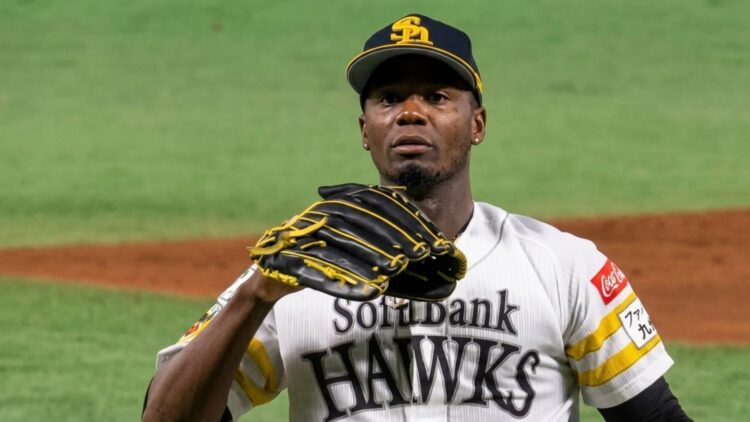 El cubano Liván Moinelo volvió a brillar con los Halcones de SoftBank. Foto: NPB.