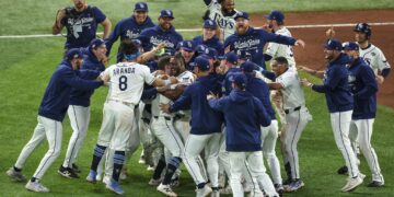 Los Rays de Tampa Bay vencieron in extremis a los Cerveceros de Milwaukee en el cuarto partido de la Serie Mundial, y lograron evitar la barrida. Foto: @RaysBaseball / X.