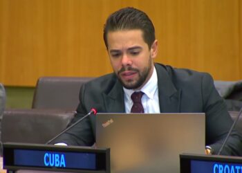 Imagen de archivo del diplomático cubano Richard Tur de la Concepción, expulsado por el Gobierno de EE.UU. tras un incidente con integrantes de la delegación estadounidense en la ONU. Foto: misiones.cubaminrex.cu / Archivo.