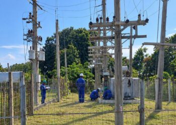 La Empresa Eléctrica de La Habana comenzó a colocar “trampas químicas” en sus subestaciones como medida contra posibles robos de aceite dieléctrico de los transformadores. Foto: Tomada del perfil de Facebook de la Empresa Eléctrica de La Habana.