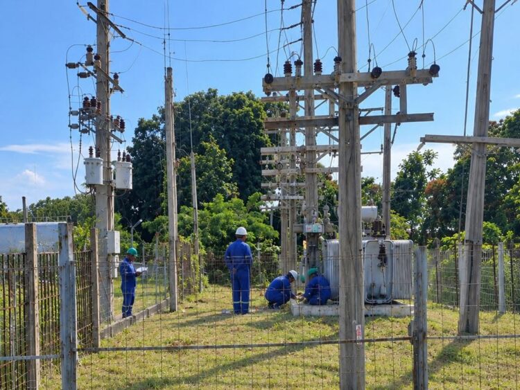 La Empresa Eléctrica de La Habana comenzó a colocar “trampas químicas” en sus subestaciones como medida contra posibles robos de aceite dieléctrico de los transformadores. Foto: Tomada del perfil de Facebook de la Empresa Eléctrica de La Habana.