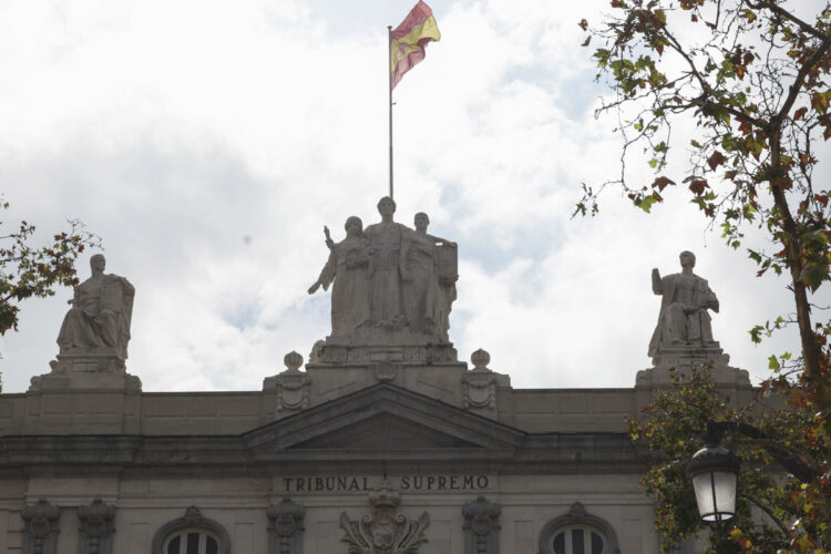 Tribunal Supremo en Madrid, este martes. Tras el adelanto electoral, el Tribunal Supremo ratificó su decisión de suspender el derecho al voto de los españoles que consiguieron la nacionalidad como consecuencia de la ley de nietos, cuya alta en el censo electoral está suspendida cautelarmente. EFE/Kiko Huesca.