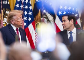 El presidente Donald Trump y el secretario de Estado, Marco Rubio, durante el acto por el Mes de la Herencia Hispana en la Casa Blanca, el 30 de septiembre de 2026. Foto: Jim Lo Scalzo / EFE / EPA.