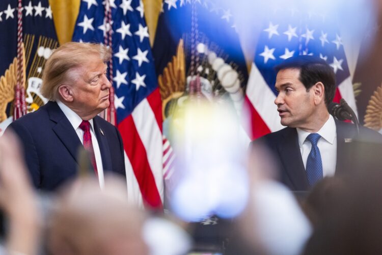El presidente Donald Trump y el secretario de Estado, Marco Rubio, durante el acto por el Mes de la Herencia Hispana en la Casa Blanca, el 30 de septiembre de 2026. Foto: Jim Lo Scalzo / EFE / EPA.